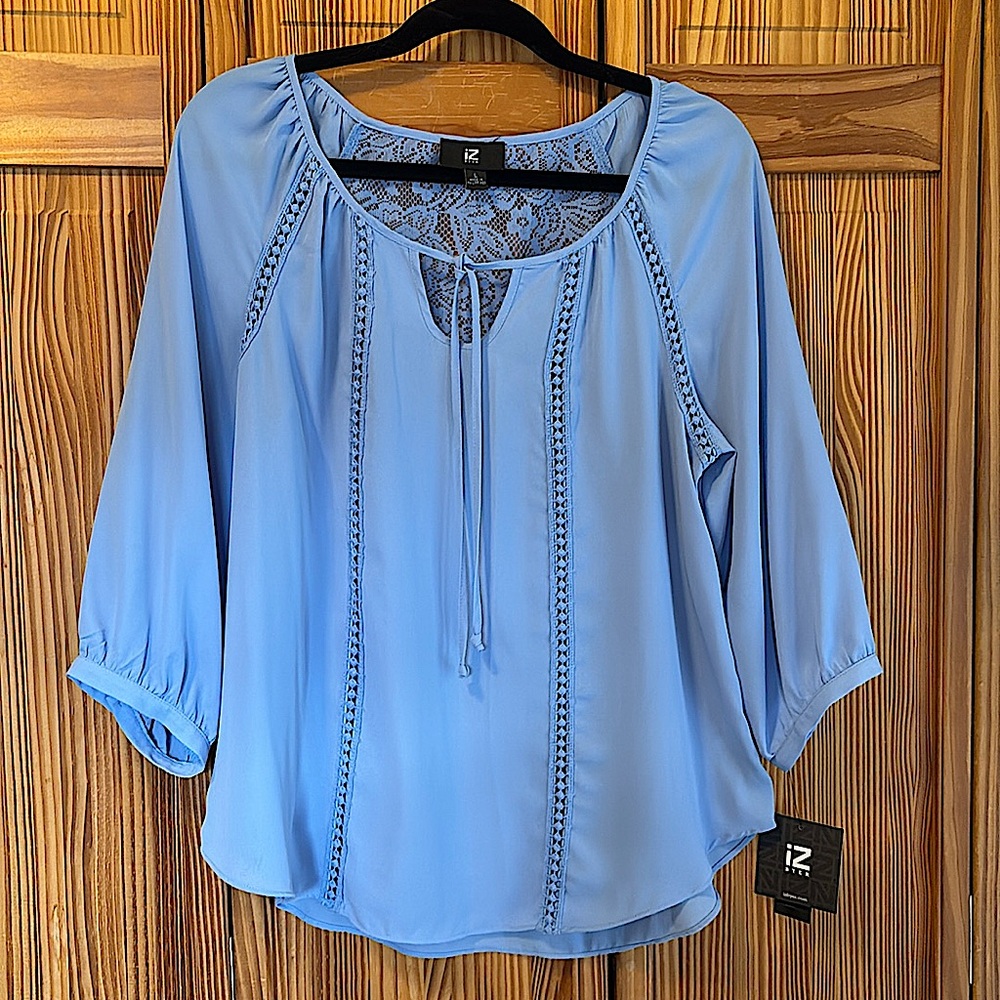 NEW iZ Byer Lace Accent 3/4 Sleeve Blouse Button Cuff Size Large Blue